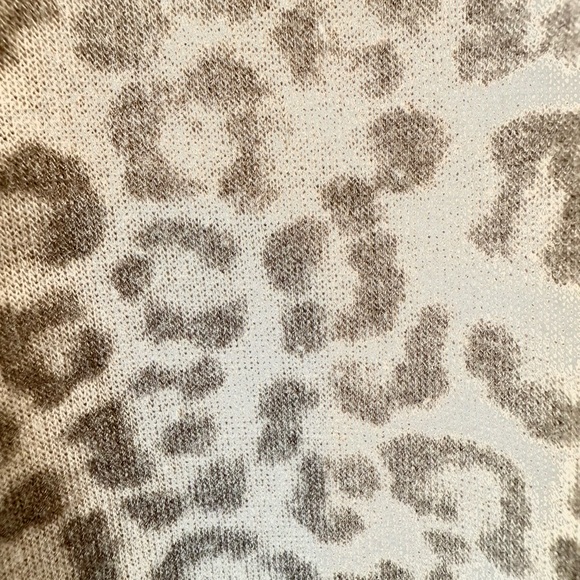 DD DESIGNS Leopard Print Long Sleeve Top - Picture 4 of 4